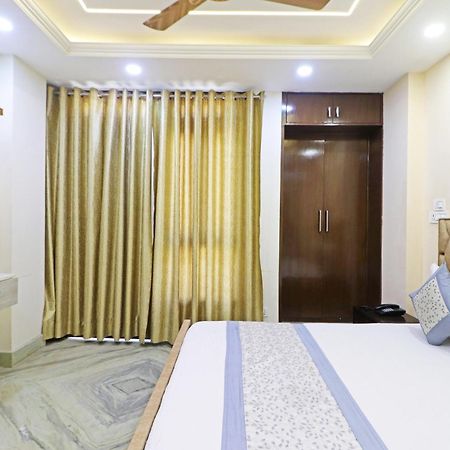 Hotel Samrat Residency 10 Mints Walking Distance Nizamuddin Railway Station Нью-Дели Экстерьер фото
