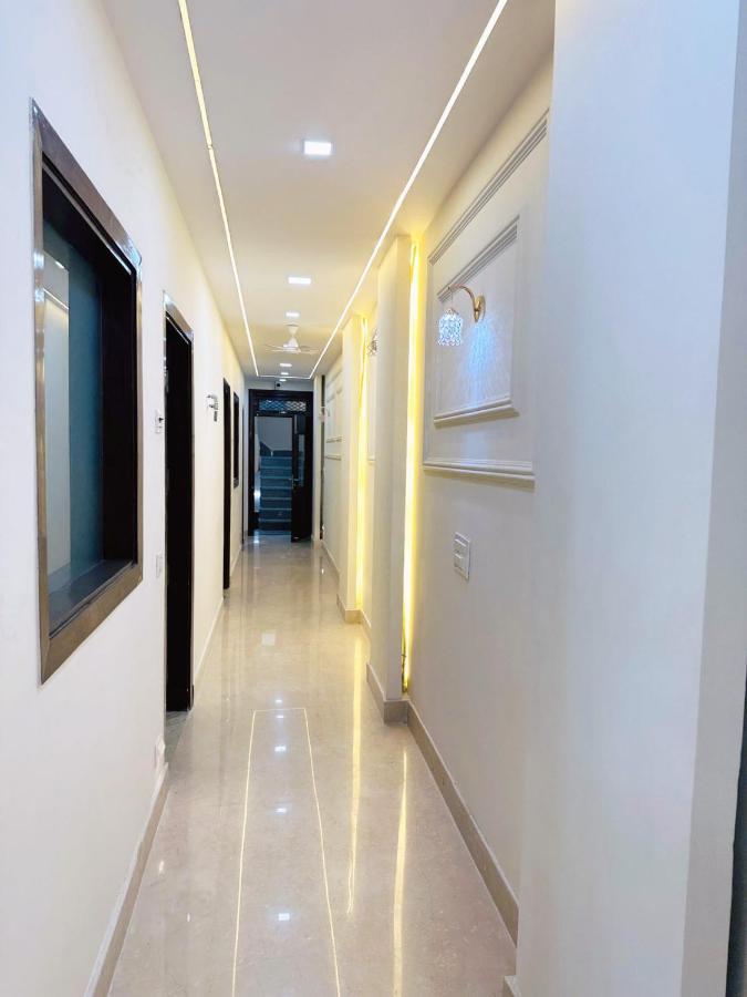Hotel Samrat Residency 10 Mints Walking Distance Nizamuddin Railway Station Нью-Дели Экстерьер фото