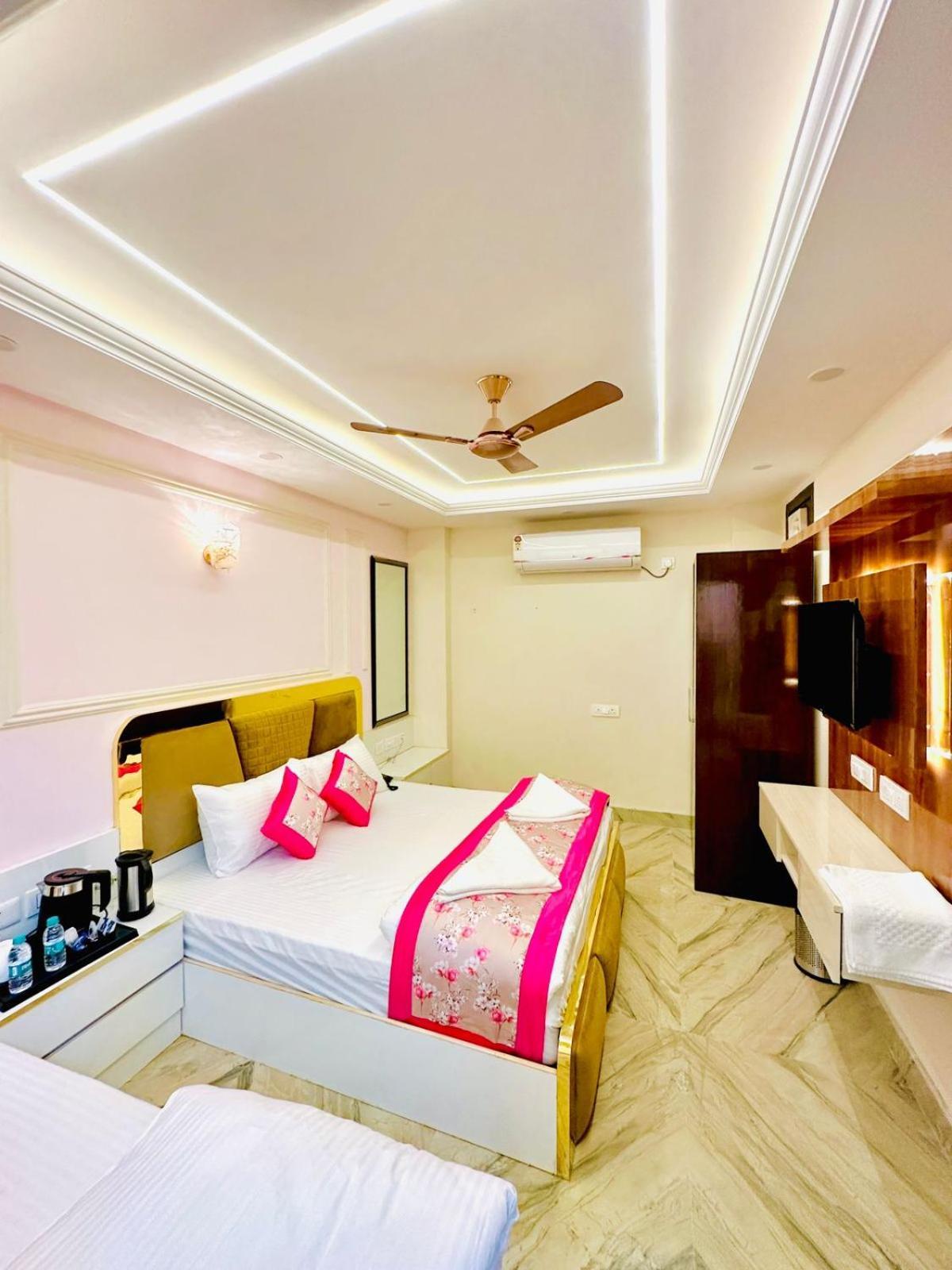 Hotel Samrat Residency 10 Mints Walking Distance Nizamuddin Railway Station Нью-Дели Экстерьер фото