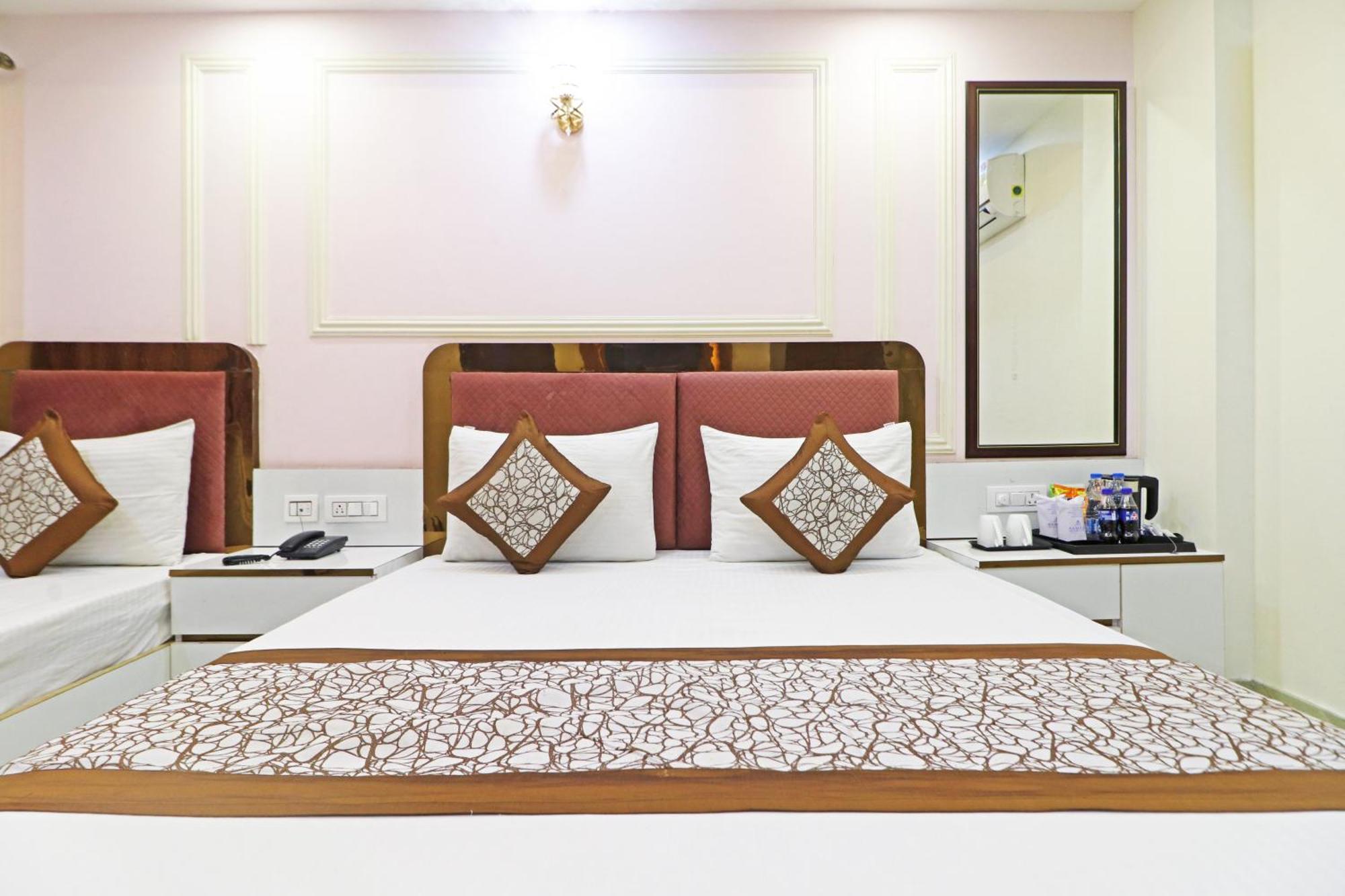 Hotel Samrat Residency 10 Mints Walking Distance Nizamuddin Railway Station Нью-Дели Экстерьер фото