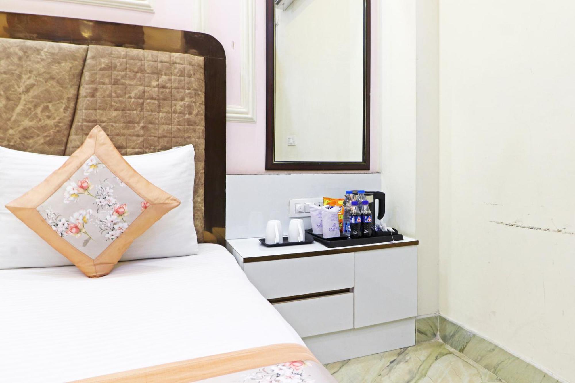 Hotel Samrat Residency 10 Mints Walking Distance Nizamuddin Railway Station Нью-Дели Экстерьер фото